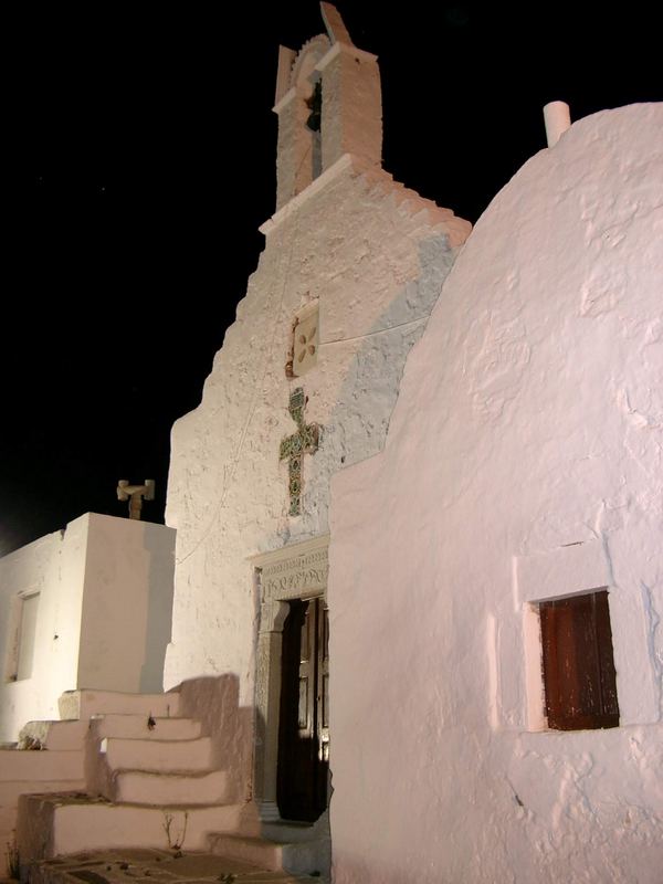 Kirche weiss auf schwarz