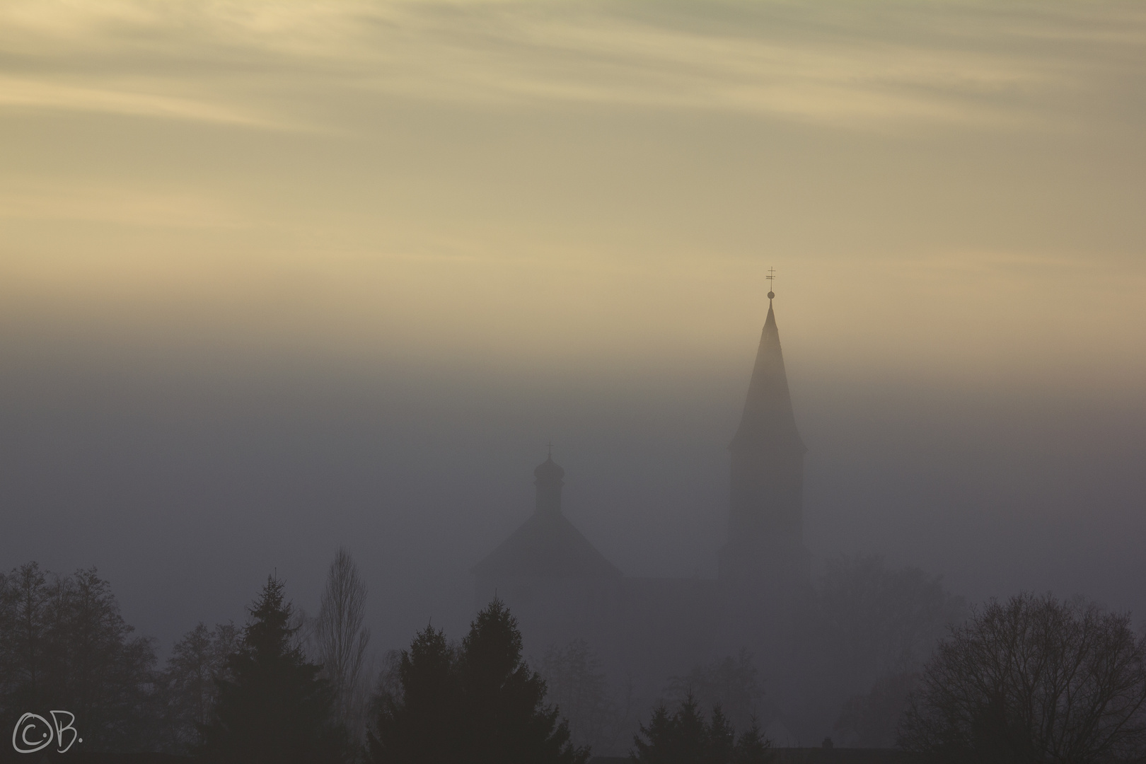 Kirche Wieseth in Nebel gehüllt