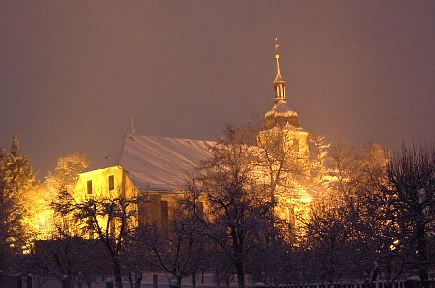 Kirche zu Weihnachten in Gräfenhain