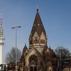 Kirche zum Heiligen Johannes von Kronstadt mit Fernsehturm