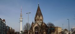 Kirche zum Heiligen Johannes von Kronstadt mit Fernsehturm