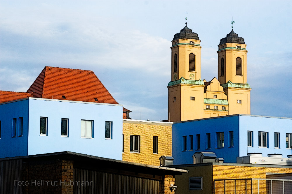 KIRCHE ZUM VATERHAUS ZWISCHEN DER STADT