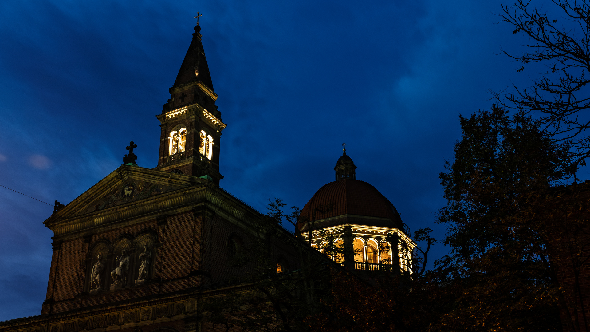 Kirche zur blauen Stunde