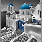 Kirchen auf Oia, Santorin schwarz-weiss coloriert