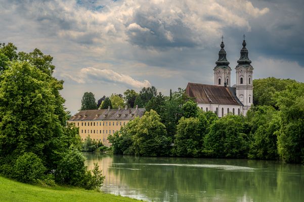 Kirchen, Klöster und Stifte ...