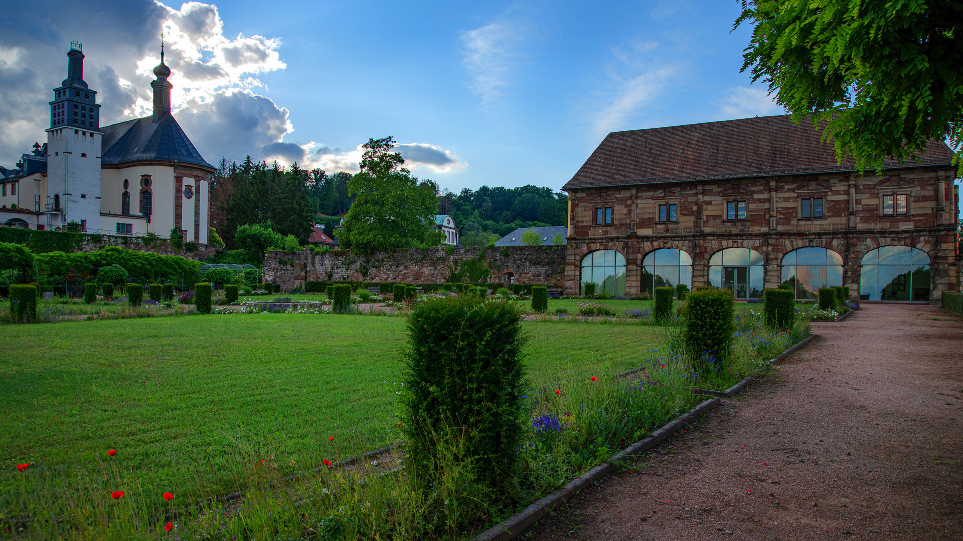 Kirchen und Gärten