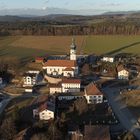 Kirchen ziehen lange Schatten