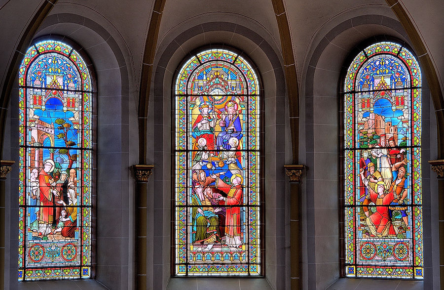 Kirchenfenster ( aus dem Leben des HL. Stephanus )