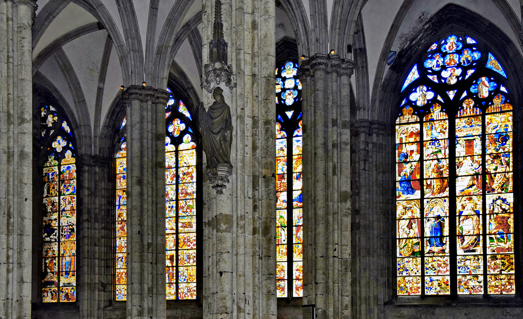 Kirchenfenster des Kölner Doms Foto & Bild city, world