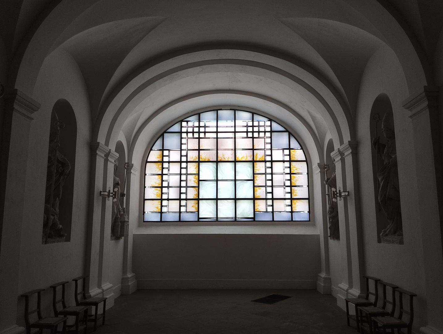 Kirchenfenster im Dom St. Salvator zu Fulda