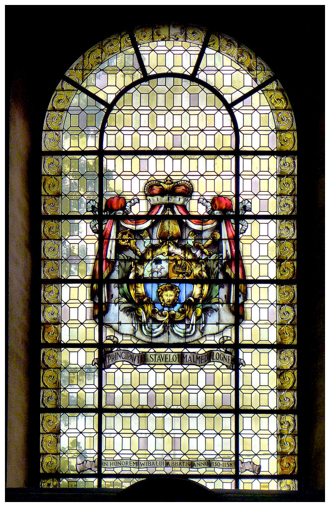 Kirchenfenster in der Kathedrale von Malmedy