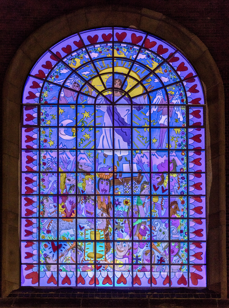 Kirchenfenster in der Kreuzeskirche in Essen