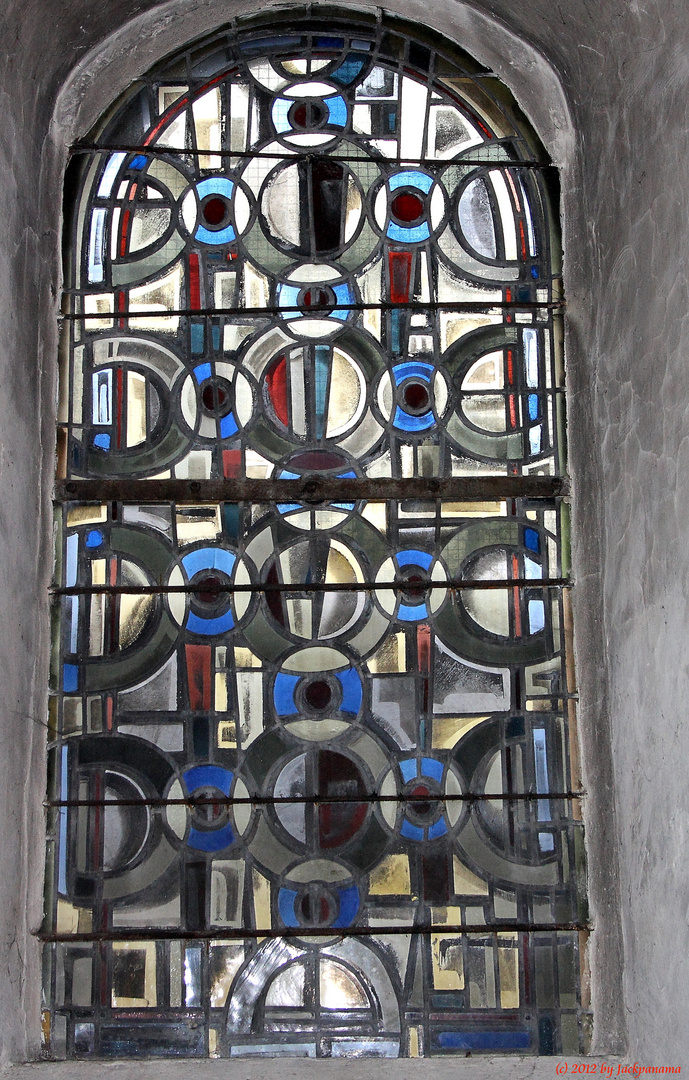 Kirchenfenster in der Krypta der  St.Willibrord Basilika Echternach / Luxemburg