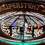 Kirchenfenster in der Taufschale 