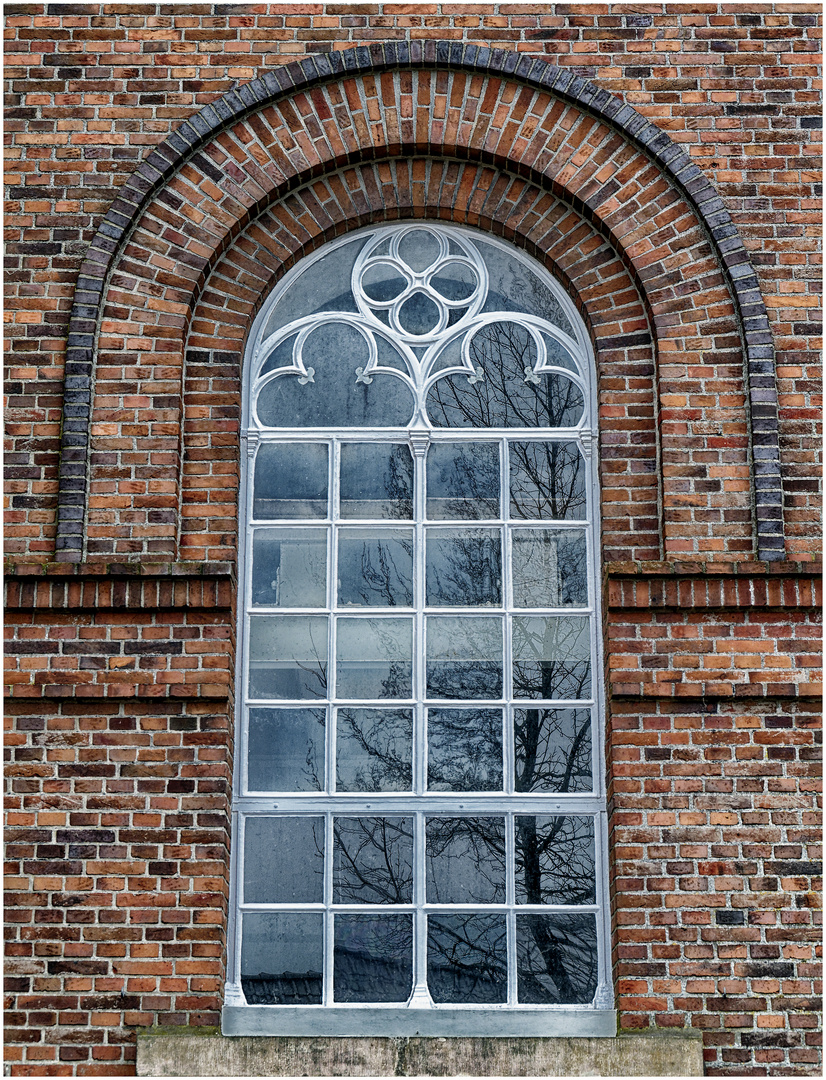 Kirchenfenster zum Spiegeltag