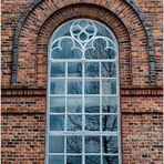 Kirchenfenster zum Spiegeltag