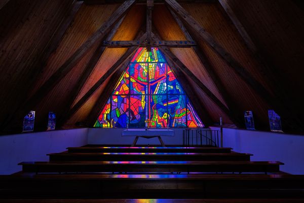 Kirchenfensterspiegelung