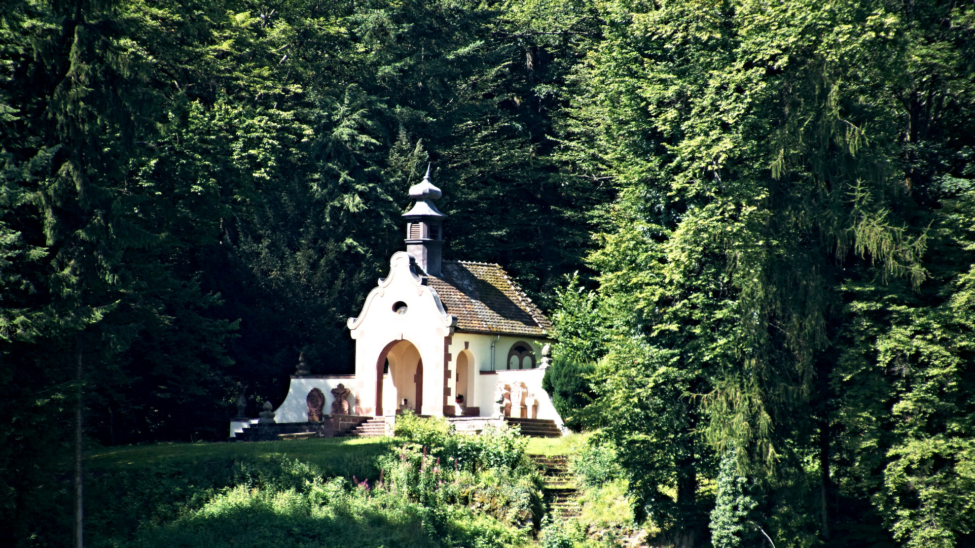 Kirchenidylle im Vogelsberg