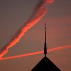 Kirchenkreuz am Abendhimmel