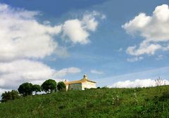 Kirchenlandschaft beim Dorf Alte, an der Algarve