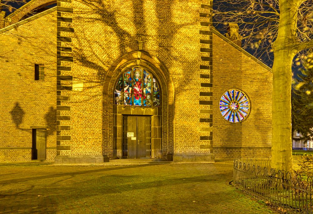 Kirchenportal Pfarrgemeinde St. Cornelius in St. Tönis.
