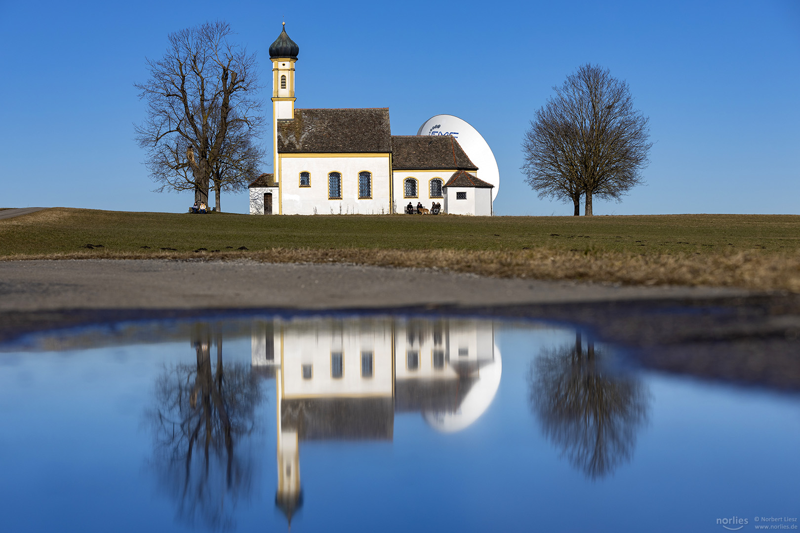 Kirchenspiegelung