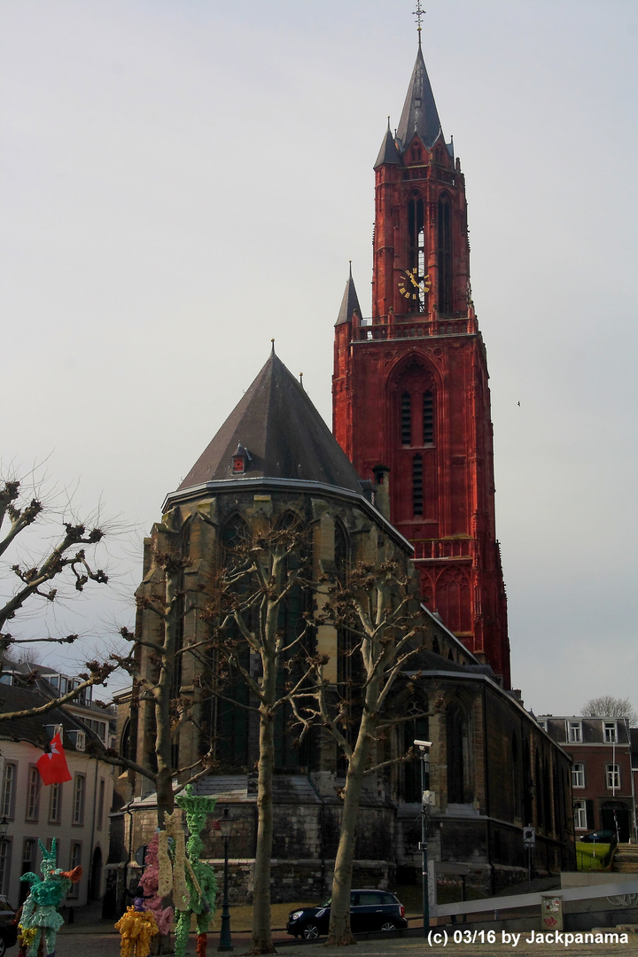 Kirchenzwilling am Vrijthof: St.-Johannis-Kirche und St.-Servatius-Basilika