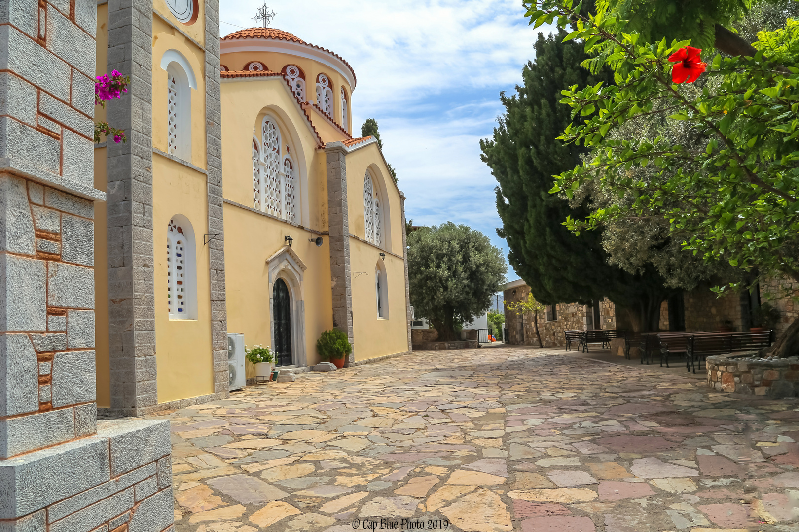 Kirchhof der Kirche Saint Pantaleon in Siana Rhodos