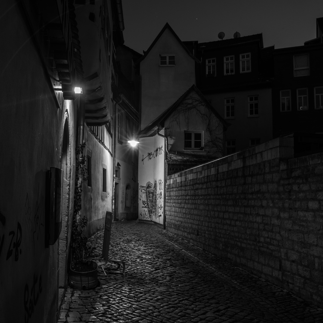 Kirchhofgasse bei Nacht