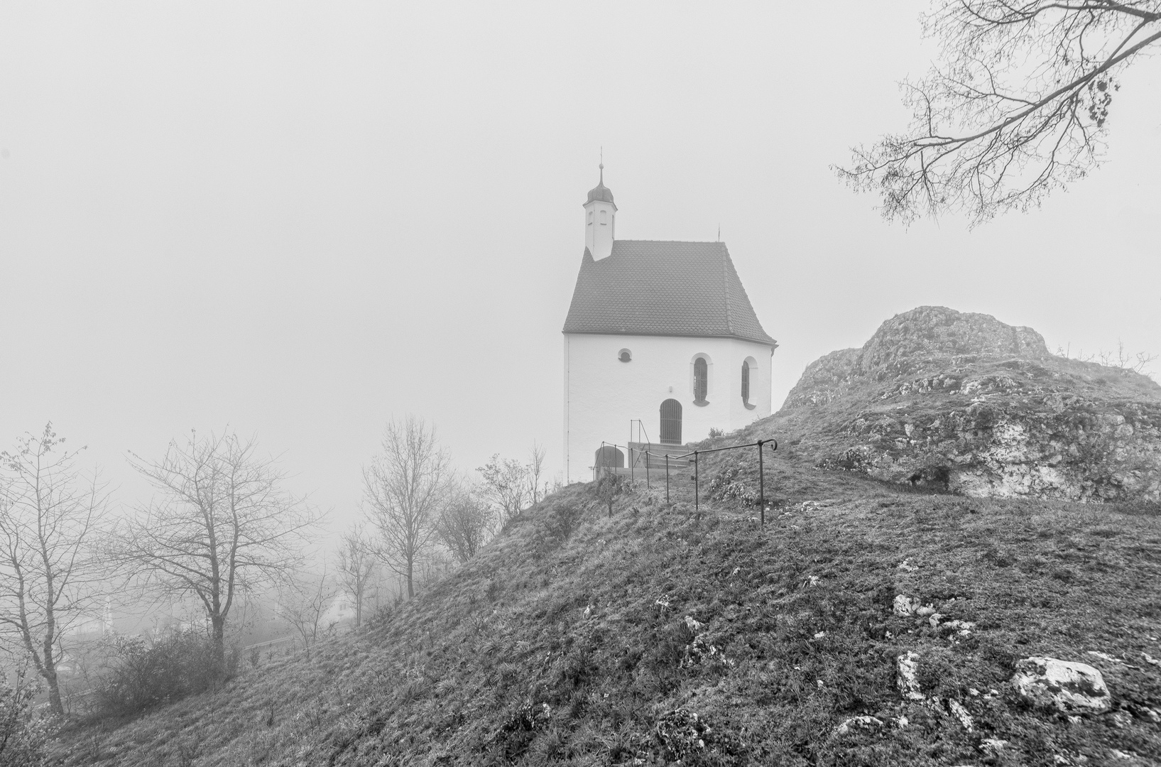 Kirchle im Nebel