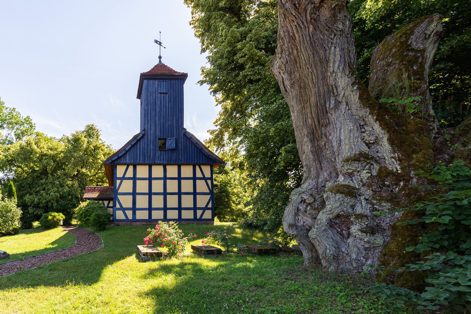 Kirchlein im Grünen