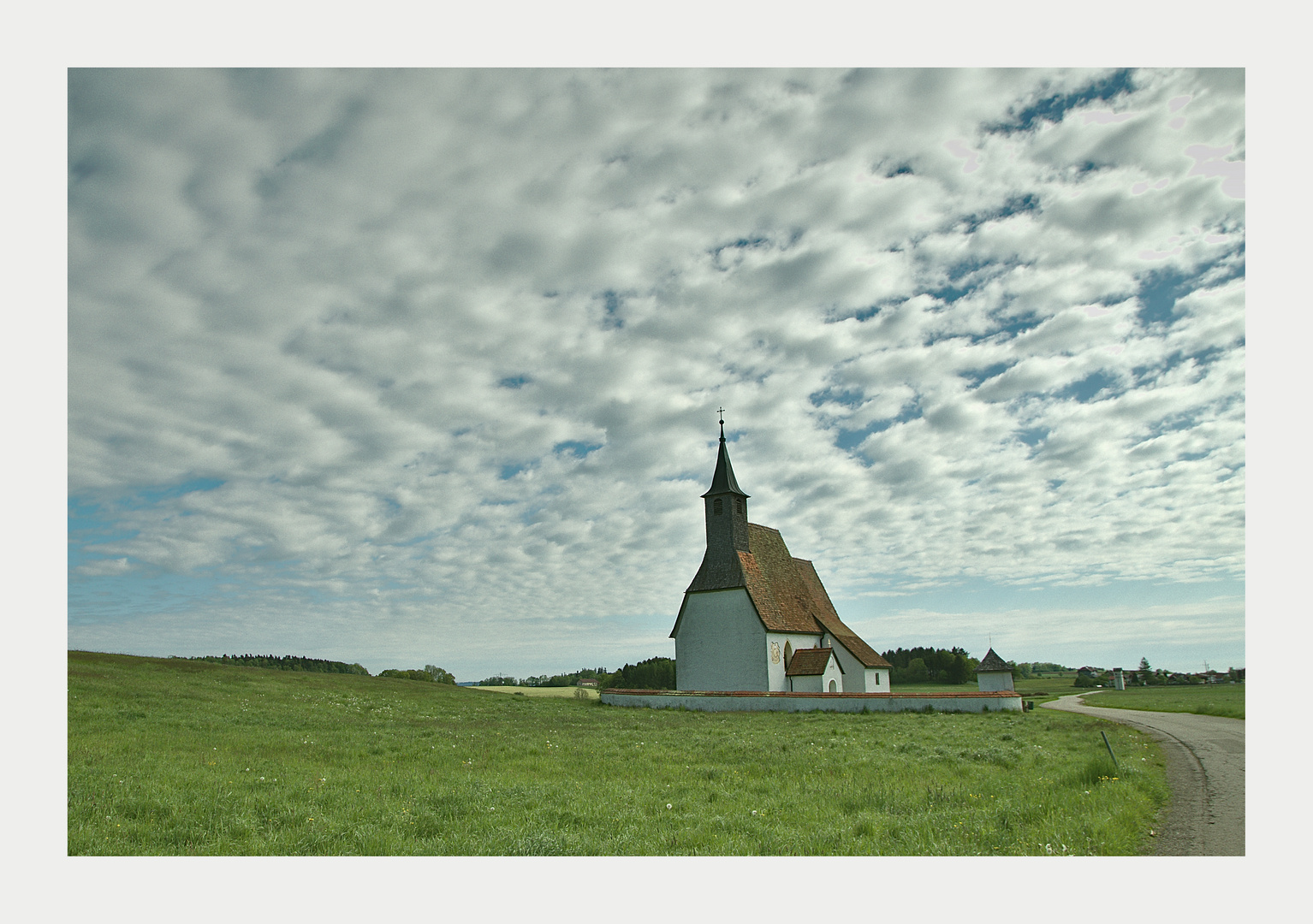 Kirchlein im Grünen