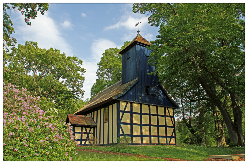 Kirchlein im Grünen