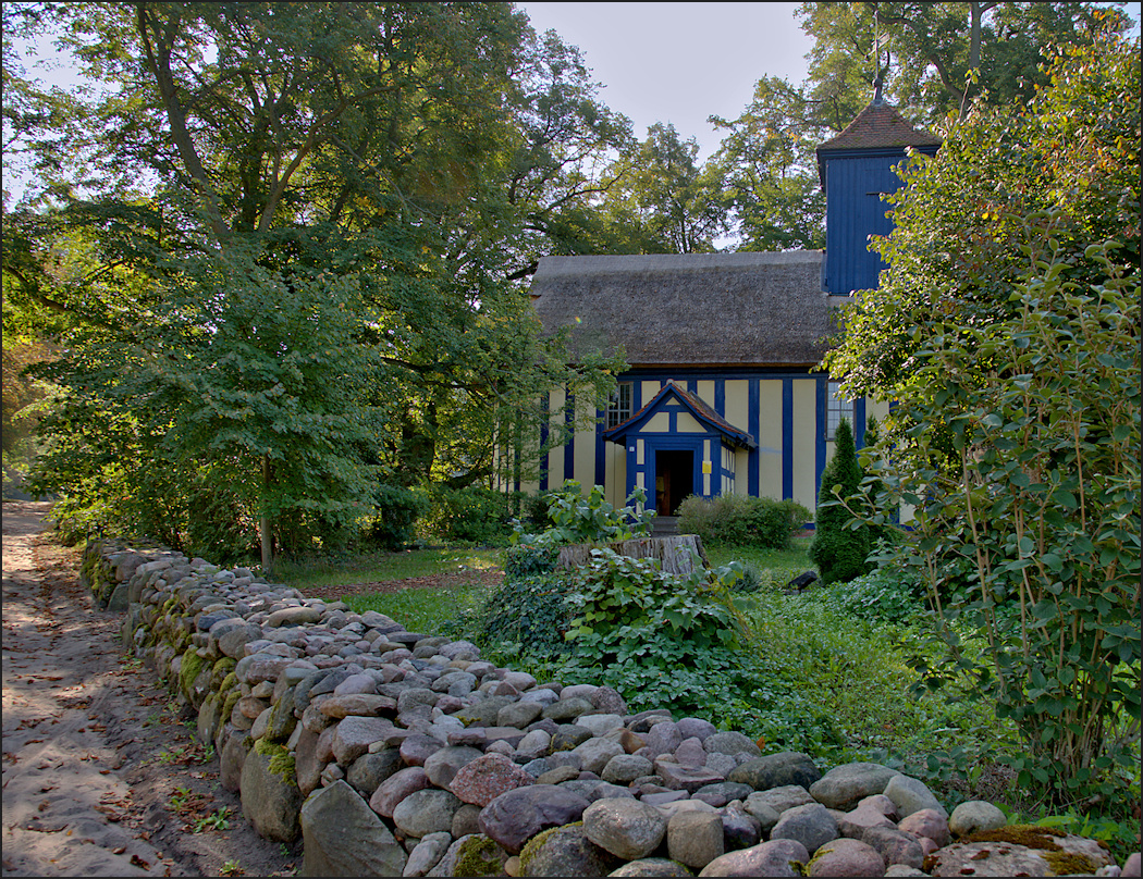 Kirchlein im Grünen