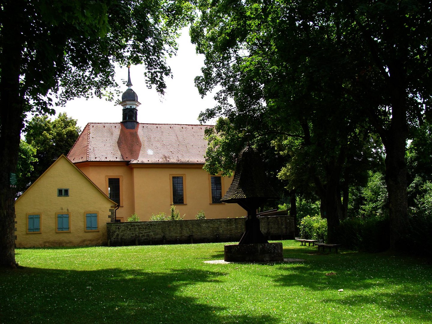 Kirchlein-im-grünen-Tal-