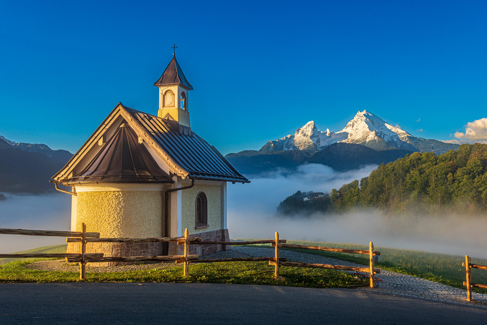 KirchleitnKapelle mit Watzmann Foto & Bild architektur, deutschland