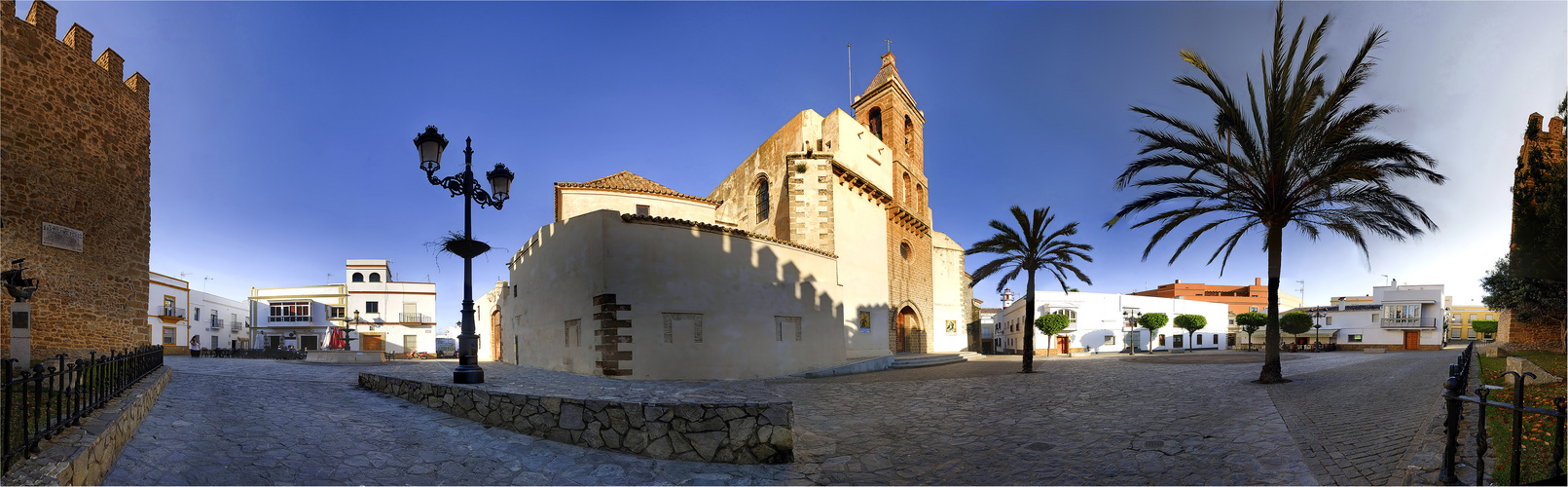 Kirchplatz Rota, Andalusien / Siesta