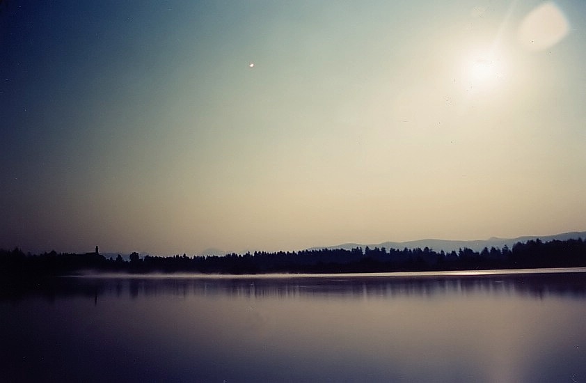 Kirchsee im grellen Mondlicht