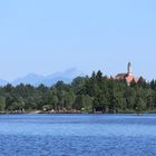 Kirchsee mit Kloster Reutberg ( Oberbayern )