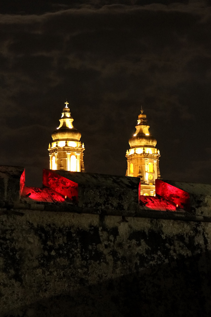 Kirchtürme bei Nacht in Campeche