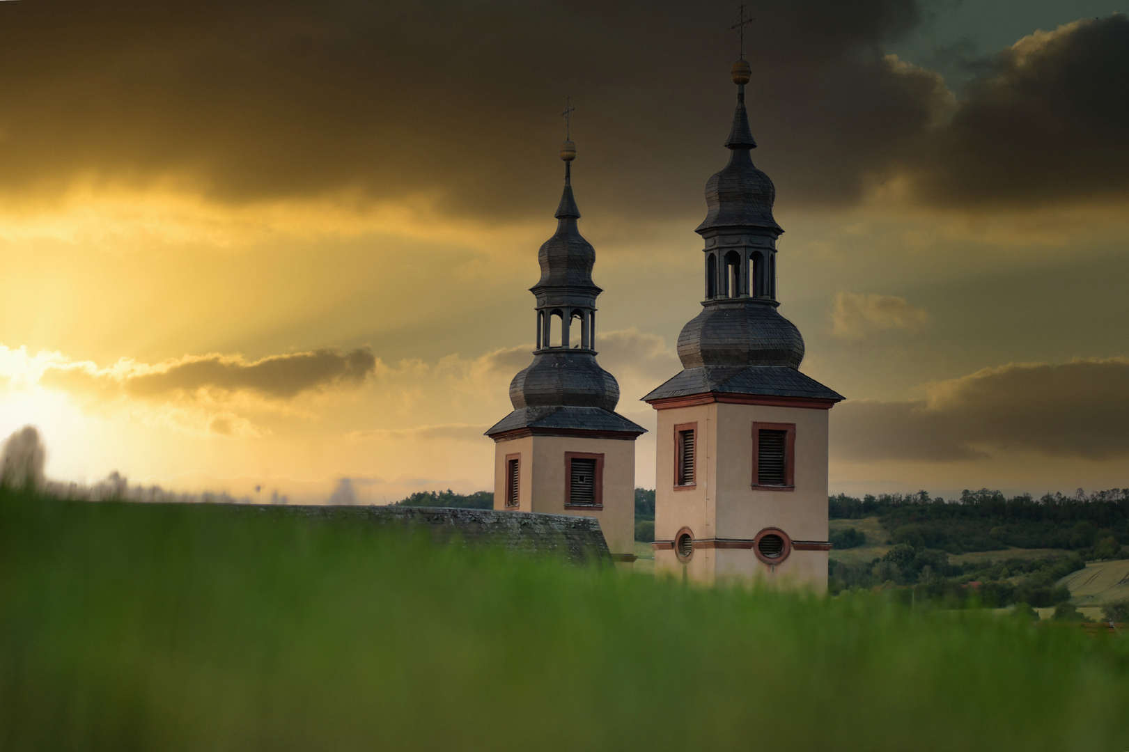 Kirchtürme im Abendlicht