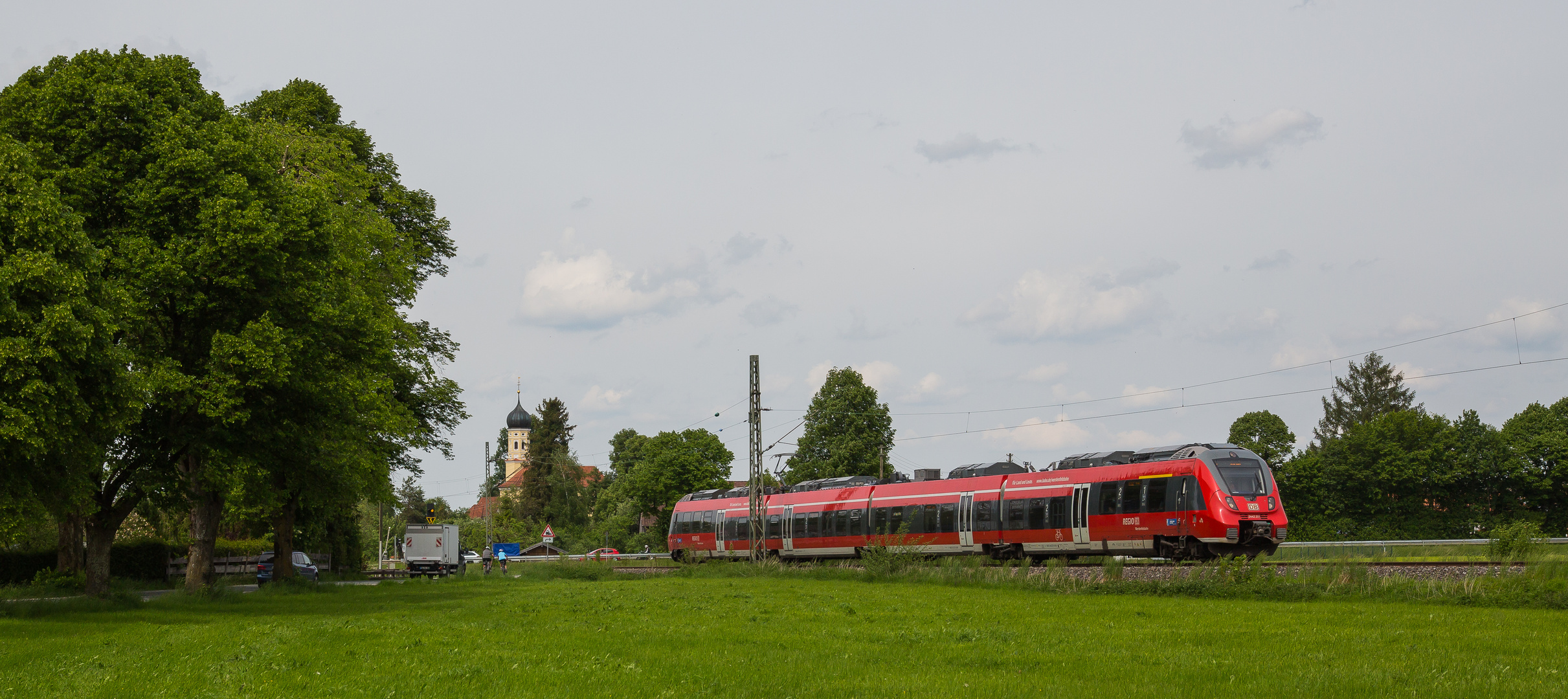 Kirchturm als Kulisse