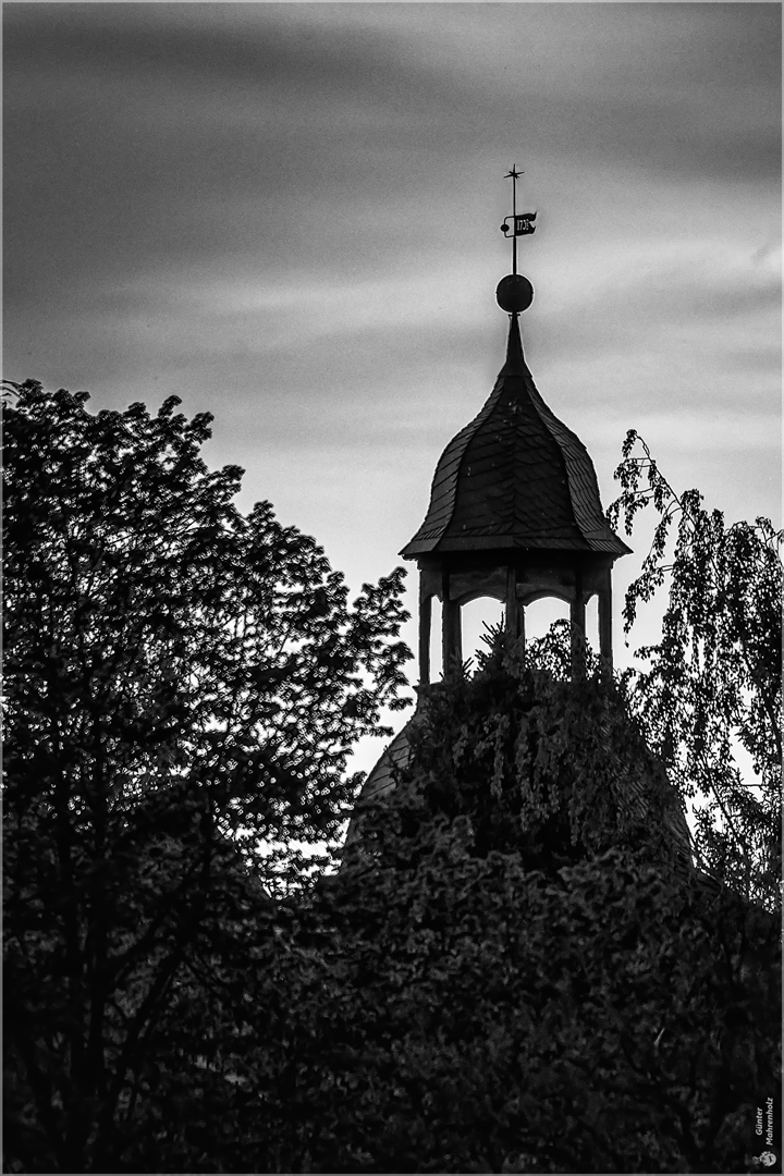 Kirchturm am Abend