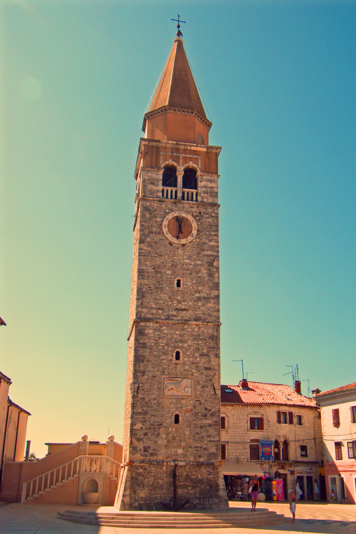 Kirchturm auf dem Marktplatz von Rovinj