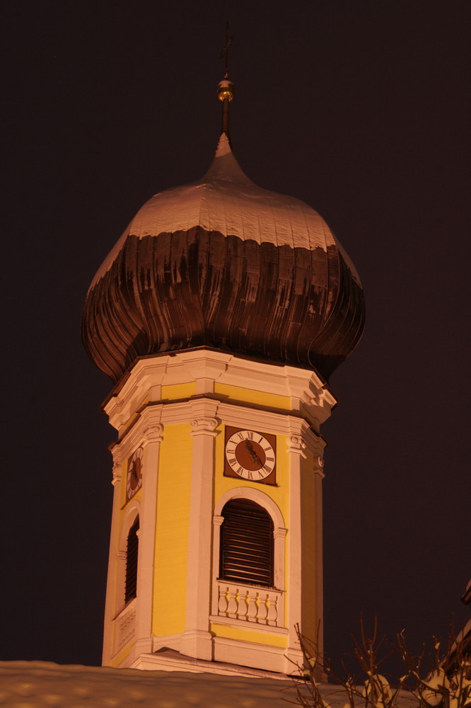 Kirchturm bei Nacht