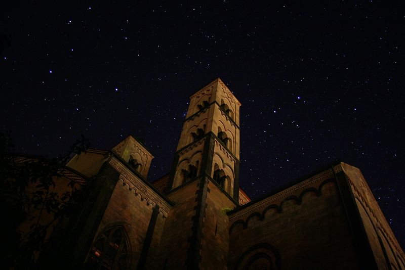 Kirchturm bei Nacht