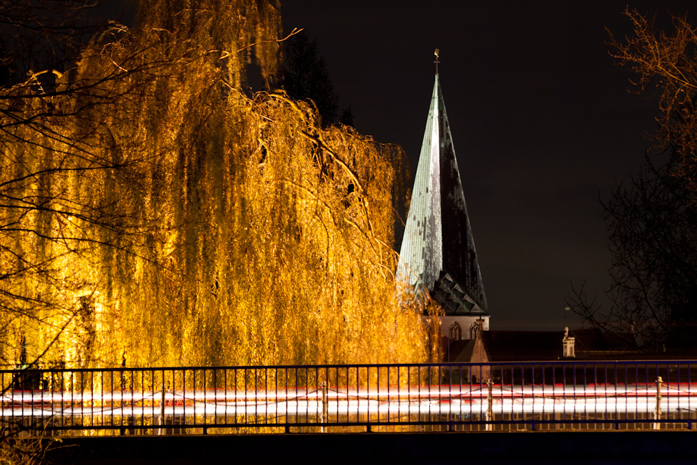 Kirchturm bei Nacht