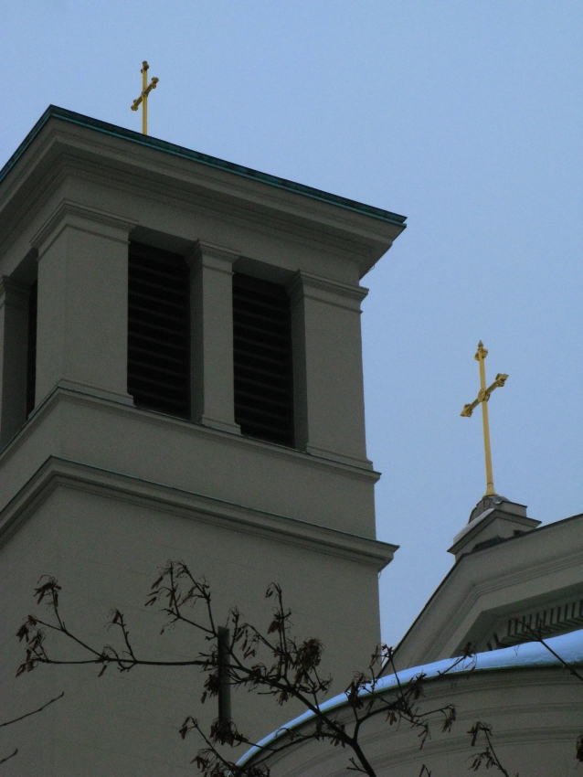 Kirchturm der Berliner St.-Paul-Gemeinde im Wedding, ...