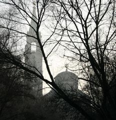 Kirchturm im Nebel