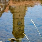 Kirchturm im Neckar